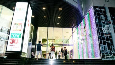 Hàng hiệu giảm tới 50% tại Zen Plaza