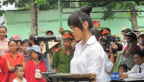 Sắp xử phúc thẩm thiếu nữ tát CSGT