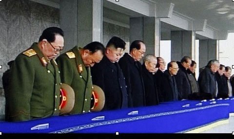 Kim Jong-un đứng đầu đảng, quân đội Triều Tiên