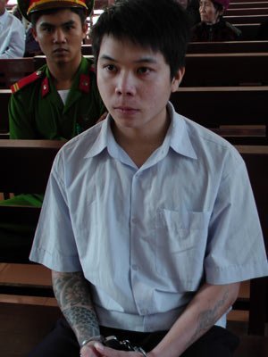 Phụ hồ dùng xẻng đánh chết thợ hồ