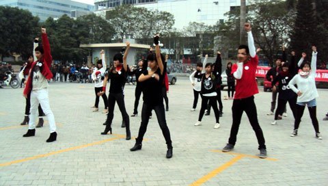 Vũ điệu flashmob nóng bỏng trong giá lạnh