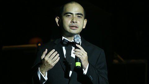 Quang Linh lệch tông trong đêm nhạc Đức Trí