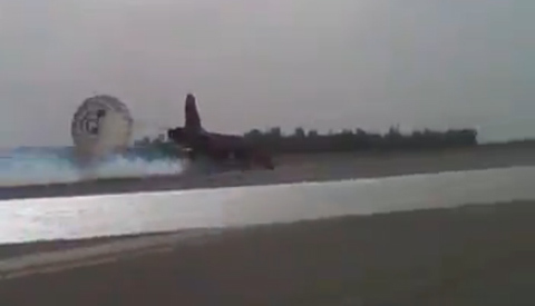 Pha hạ cánh máy bay không bánh trước