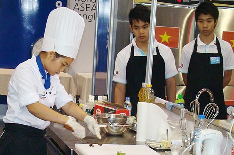 Cô gái đánh bật đối thủ đầu bếp Âu Mỹ