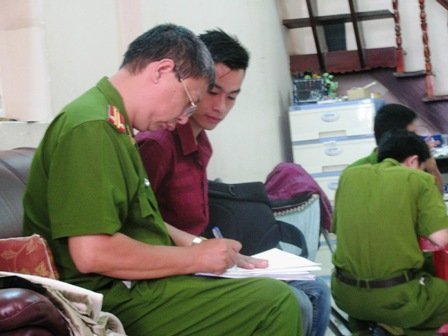 Bắt giam em vợ nhà báo Hoàng Khương
