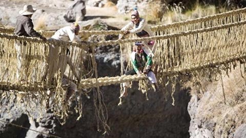 Cận cảnh cầu làm bằng cỏ tại Peru