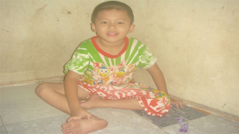 Thiếu 100 triệu, con chịu câm điếc suốt đời