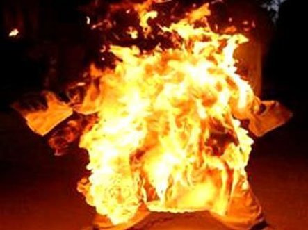 Hà Nội: Thiếu nữ đột nhiên đổ xăng tự thiêu