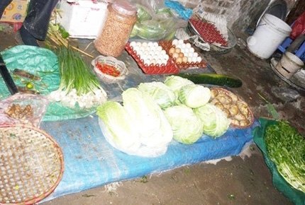 Hà Nội lạnh 10 độ, giá rau xanh, thịt cá tăng chóng mặt