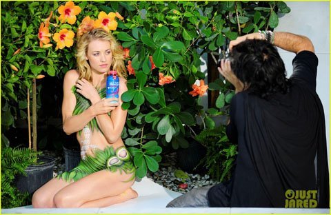 Quảng cáo siêu mát mắt của người đẹp Yvonne Strahovski