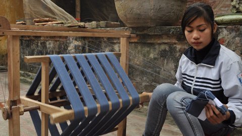Còn cha mẹ, em vẫn thành mồ côi
