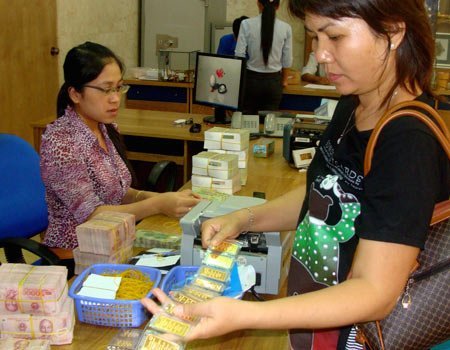 Vàng trong nước cao hơn thế giới 2,6 triệu đồng