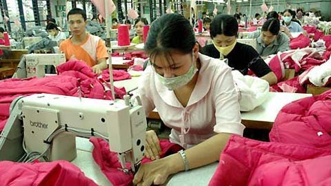 Tranh thủ vợ xuất khẩu lao động kiếm tiền, chồng ở nhà bồ bịch