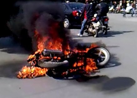 Cháy nổ xe máy: Những khuyến cáo sơ sài từ đại lý