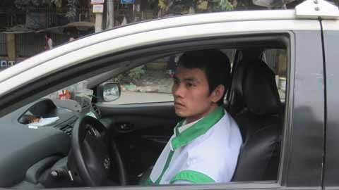 Phiền nhiễu oái ăm vì taxi bị cấm giờ cao điểm