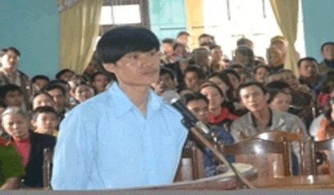 Người cha tàn độc đổ xăng giết con