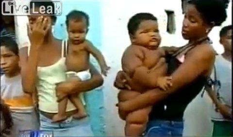 Choáng với bé 11 tháng tuổi đã nặng hơn 27 kg