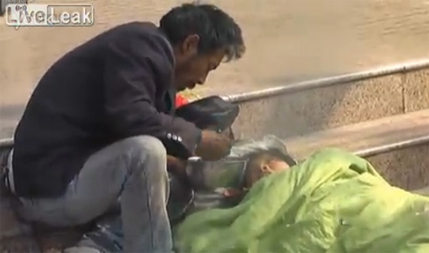 Vợ ốm đắp chăn nằm đường