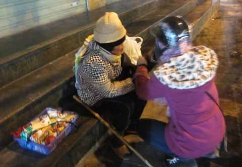 Ấm áp tình nguyện trẻ trong ngày rét đậm