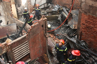 Cứu thoát một bà cụ trong đám cháy