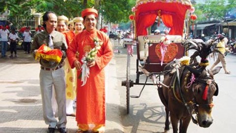 Cuối năm, sinh viên méo mặt vì cưới