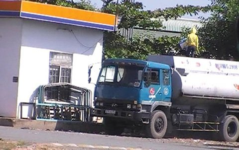 Kinh hoàng xăng dỏm, hàng trăm nghìn lít mỗi ngày