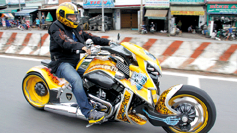 Thú chơi mô tô bạc tỷ của giới trẻ Việt