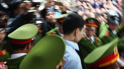 Nghẹt thở phiên xử Lê Văn Luyện