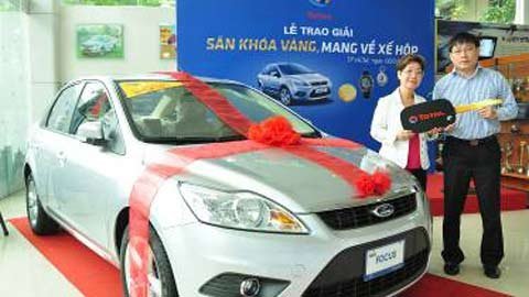 Người phụ nữ may mắn nhận giải ô tô Ford Focus 1.8