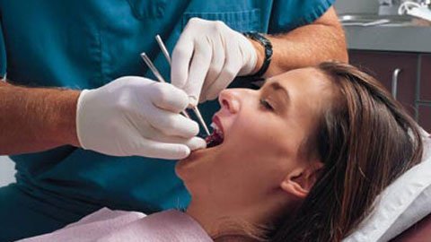 Bác sĩ nhổ nhầm răng hàm…