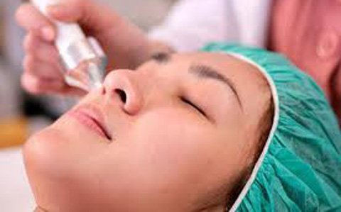 Vợ đại gia vung tiền đô xuất ngoại 'sửa tướng'