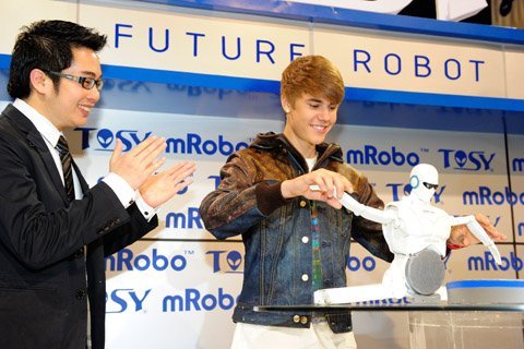 Hoàng tử nhạc Pop Justin Bieber thích robot Việt Nam