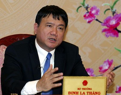 Bộ trưởng Thăng: Phí xe máy chỉ bằng 2 lít xăng/tháng