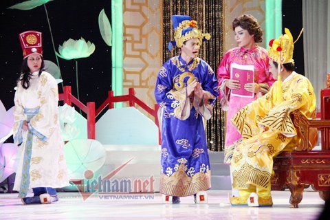 Táo quân 2012 bàn chuyện nude, lộ hàng,...