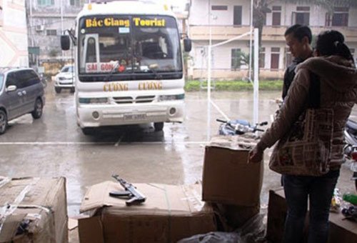 Bắt xe khách chở 1.000 khẩu súng nhựa TQ vào nam