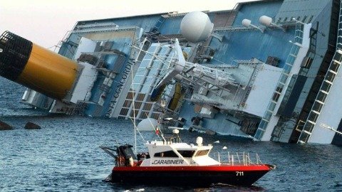 Titanic tái diễn, hàng chục người mất tích