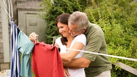 Anh sẽ nắm tay em đi đến cuối con đường