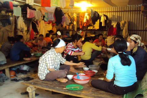 Tự sự của nữ phu hồ về đời sống với chủ thầu