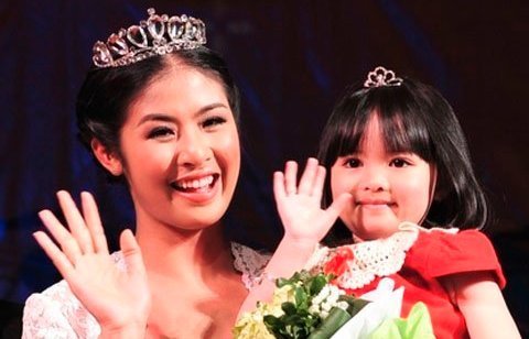 Hoa hậu Ngọc Hân lần đầu cầm mic