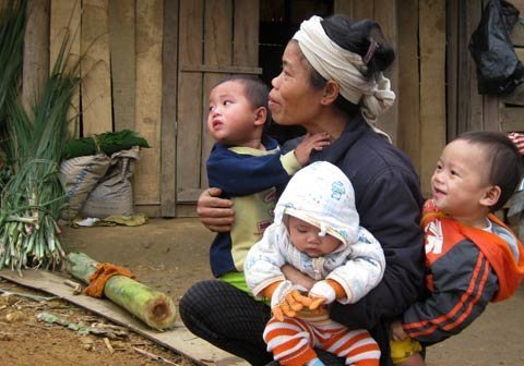 9 'hòn vọng phu' và 14 trẻ mồ côi cha