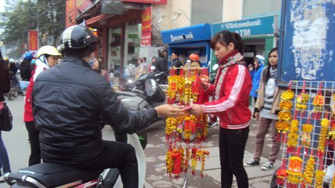 Bi hài giới trẻ đi buôn ngày Tết