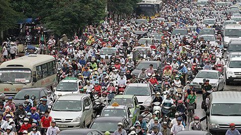 Đổi giờ làm, giờ học: Vừa làm vừa 'nghe ngóng'