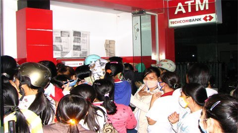 Dân than trời vì ATM tê liệt