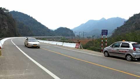 Ráo riết phân luồng đường Hồ Chí Minh