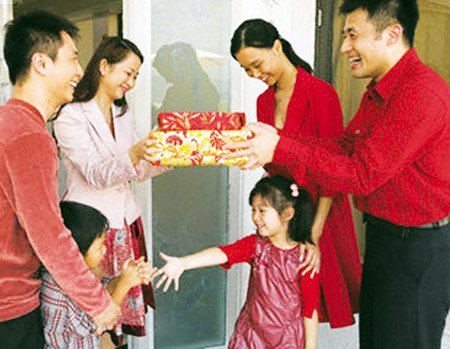 Năm Nhâm Thìn: Chọn người xông đất, hướng xuất hành thế nào?