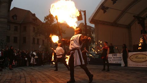 Màn múa lửa ấn tượng thời Trung Cổ ở Đức