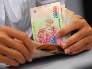 Lương bình quân tăng nhưng chỉ đủ bù trượt giá