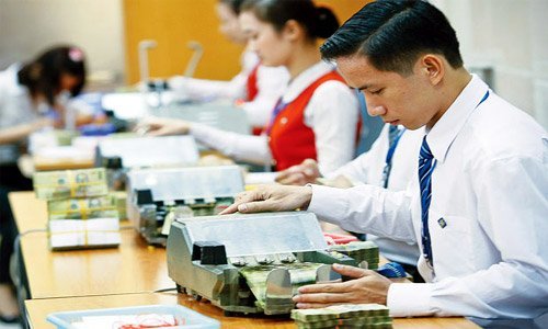 ‘Sống’ bằng tiền vay thì ‘chết’ vì lãi suất