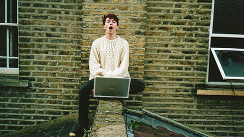 Những chàng trai sống nhờ…laptop