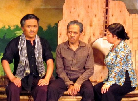 Xem Thành Lộc diễn kịch Tết 